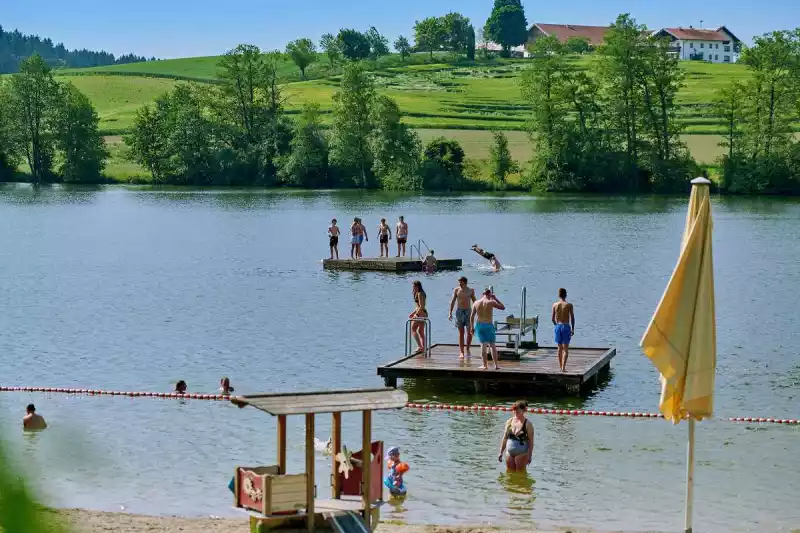 Badespaß am Leitgeringer See Wasserspaß für die ganze Familie