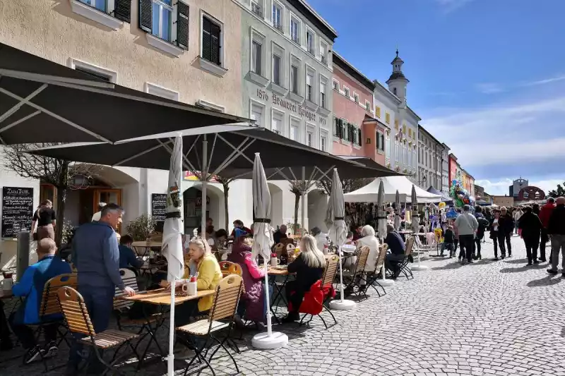 Warenmarkt Rupertimarkt Traditionelle Warenmärkte am Stadtplatz