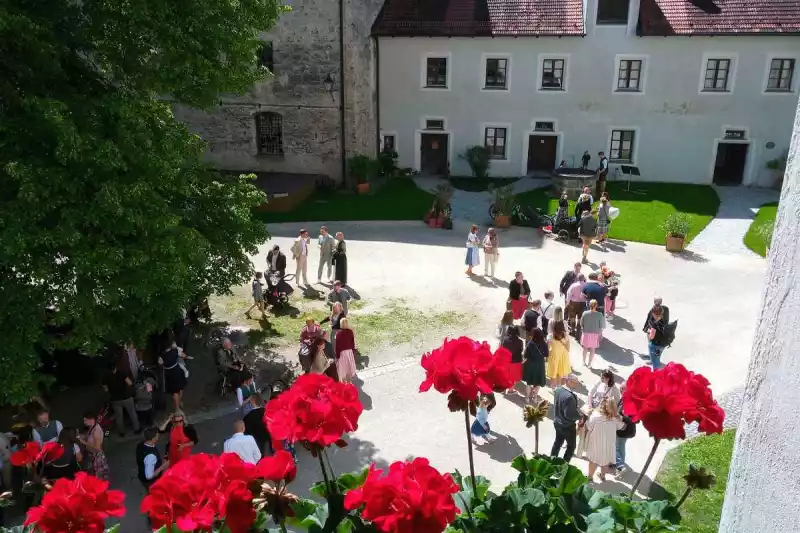 Trauung im Audienzsaal der Burg Heiraten in der Burganlage Tittmoning