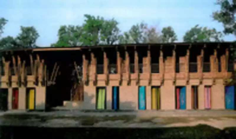 Meti-Schulgebäude aus Lehm und Bambus Meti-Schulgebäude aus Lehm und Bambus