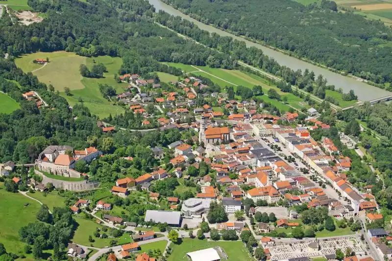 Anschluss ans Fernwärmenetz Geothermie und Fernwärme aus der Region