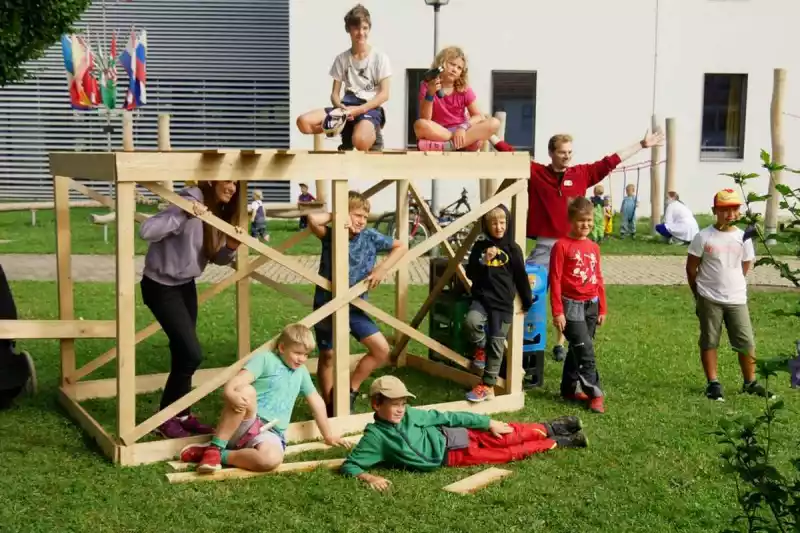 Aktion Sommerkinder Tittmoning Wir bauen ein Dorf Ferienprogramm